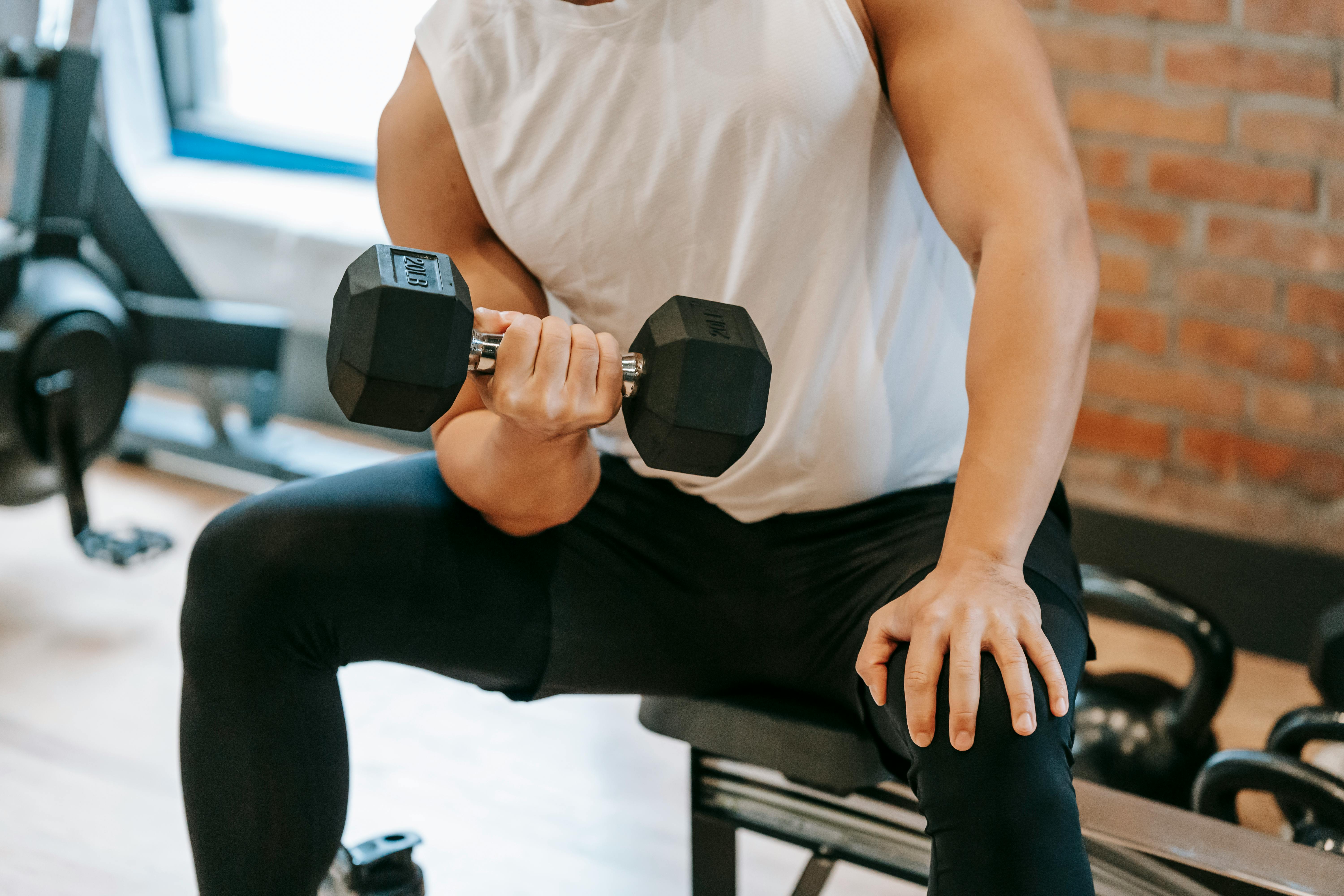 Seated dumbbell curl at home